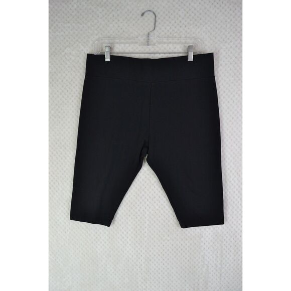 Logo Layers Women's Medium Petite Black Capris - Picture 1 of 12